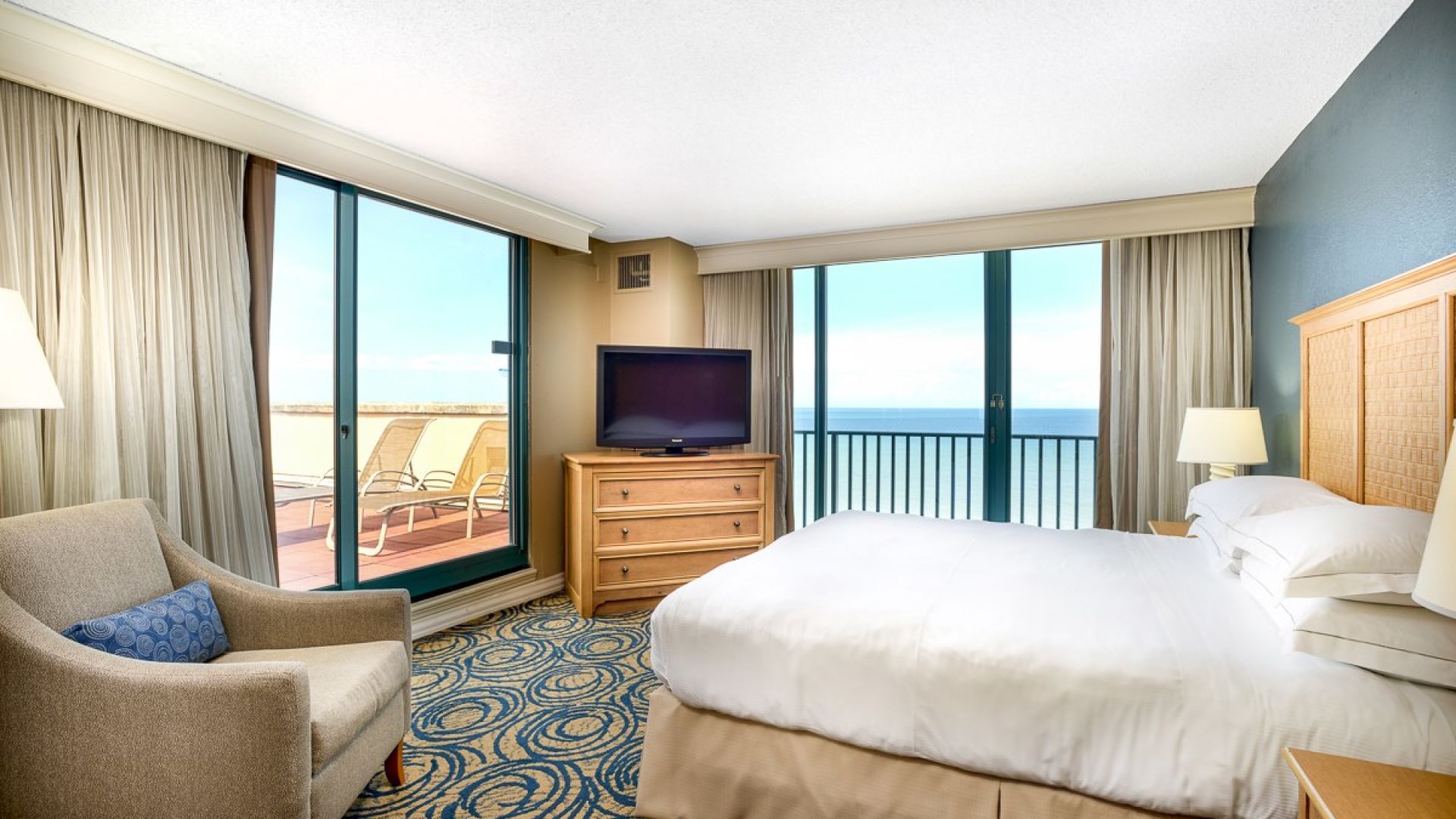 Mobility/Hearing Accessible Room Two Queen Oceanfront (with Bathtub)